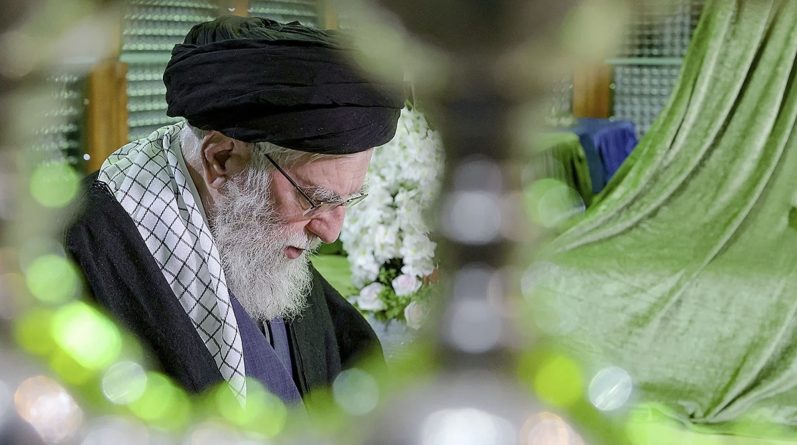 Iran's Supreme Leader Khamenei makes his first public appearance in weeks amid new threats from the United States.